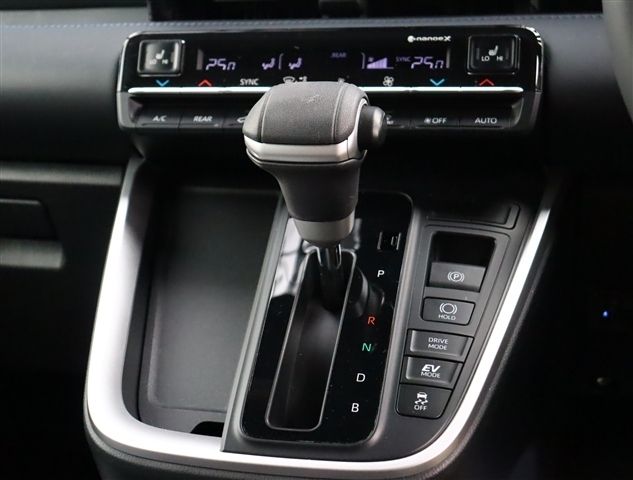 TOYOTA VOXY HYBRID 4WD 2023 Image 31