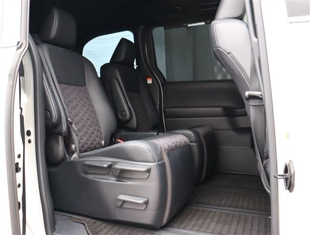 TOYOTA VOXY HYBRID 4WD 2023 Image 31