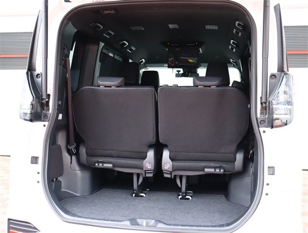 TOYOTA VOXY HYBRID 4WD 2023 Image 31