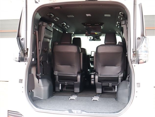 TOYOTA VOXY HYBRID 4WD 2023 Image 31