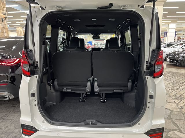 TOYOTA NOAH HYBRID 2024 Image 31