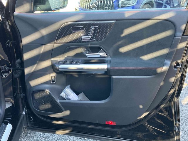 MERCEDES BENZ EQA 2024 Image 31