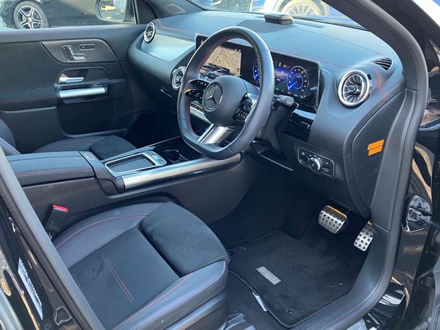 MERCEDES BENZ EQA 2024 Image 31