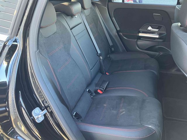 MERCEDES BENZ EQA 2024 Image 31