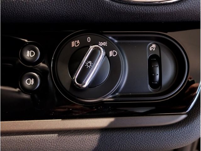 BMW MINI COOPER D CR 2018 Image 31