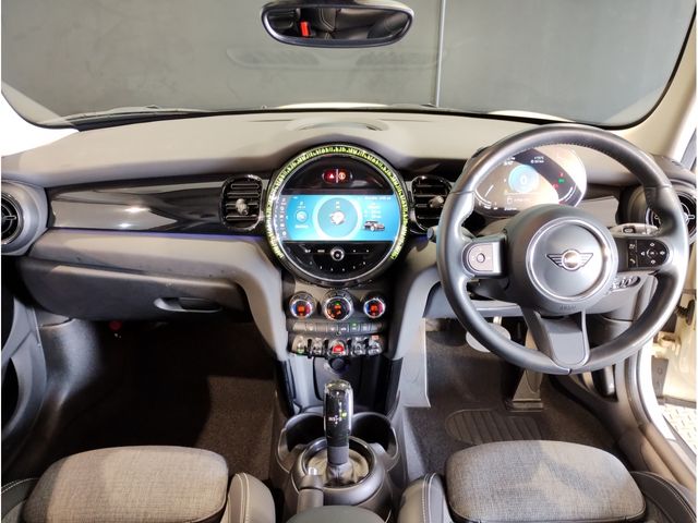 BMW MINI COOPER D 5DOOR 2022 Image 31