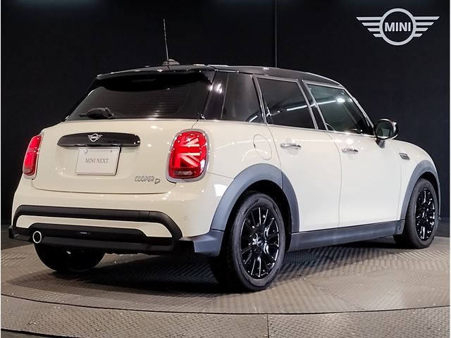 BMW MINI COOPER D 5DOOR 2022 Image 31