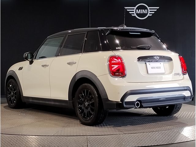 BMW MINI COOPER D 5DOOR 2022 Image 31