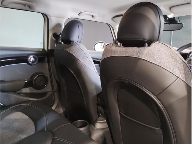 BMW MINI COOPER D 5DOOR 2022 Image 31