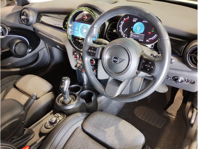 BMW MINI COOPER D 5DOOR 2022 Image 31