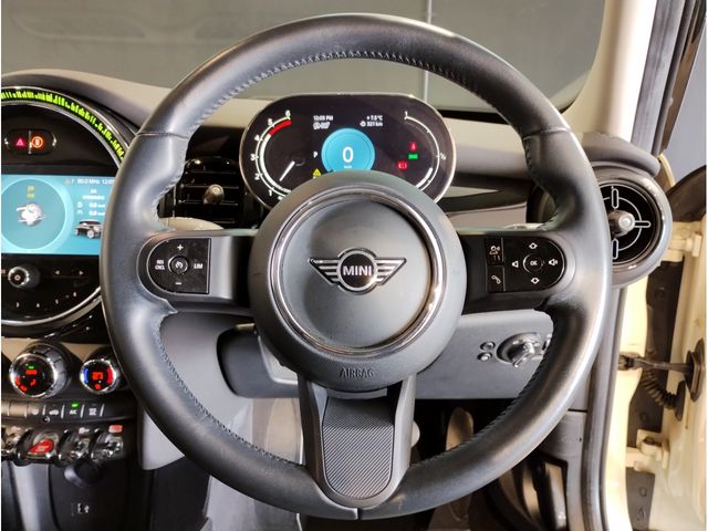 BMW MINI COOPER D 5DOOR 2022 Image 31