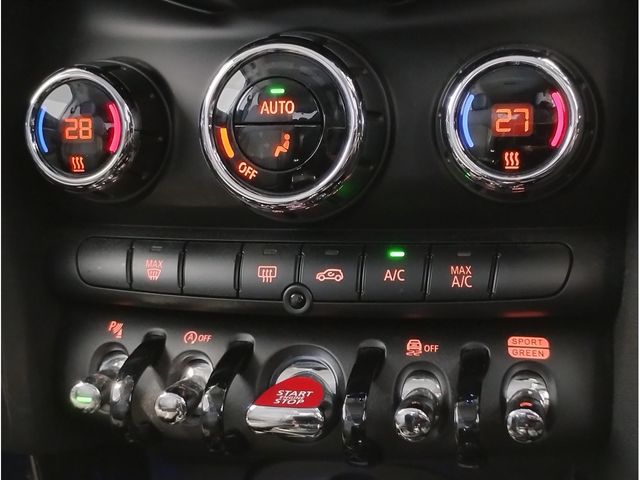 BMW MINI COOPER D 5DOOR 2022 Image 31