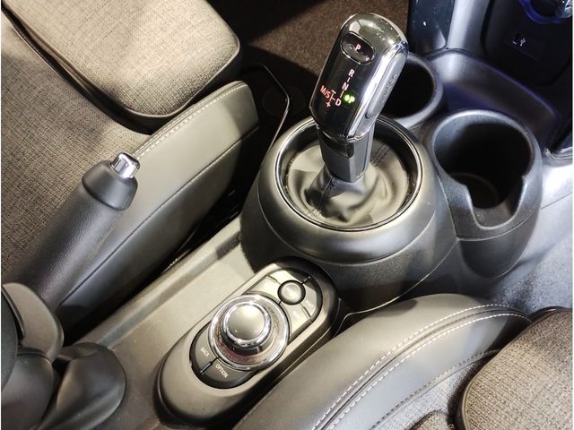 BMW MINI COOPER D 5DOOR 2022 Image 31