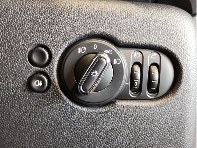 BMW MINI COOPER D 5DOOR 2022 Image 31