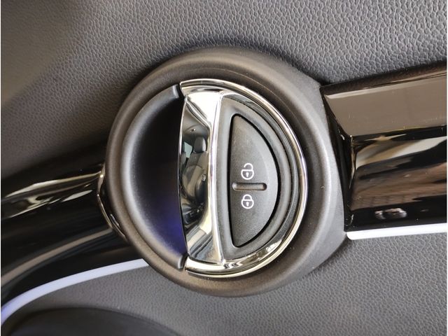 BMW MINI COOPER D 5DOOR 2022 Image 31