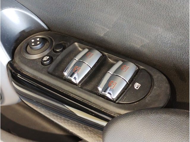 BMW MINI COOPER D 5DOOR 2022 Image 31