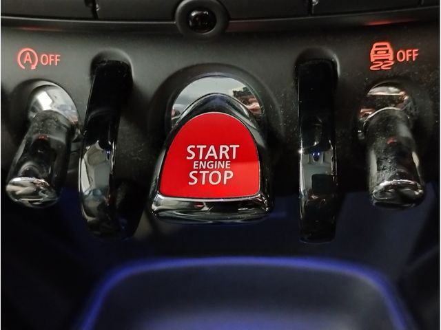 BMW MINI COOPER D 5DOOR 2022 Image 31