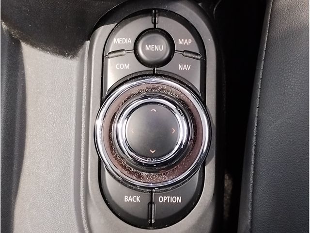 BMW MINI COOPER D 5DOOR 2022 Image 31