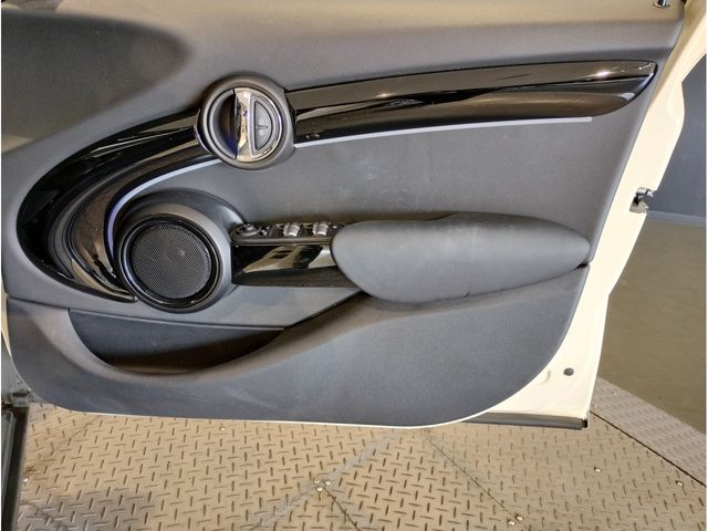 BMW MINI COOPER D 5DOOR 2022 Image 31