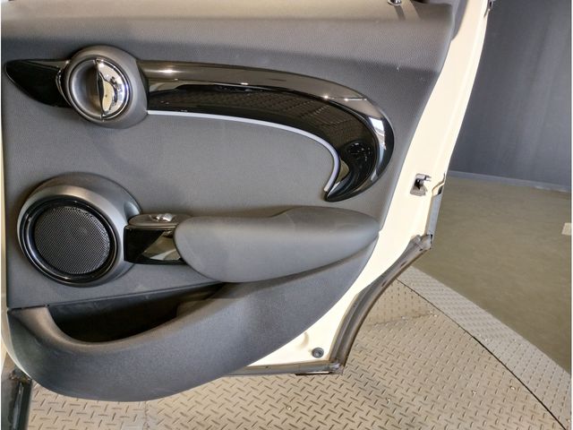 BMW MINI COOPER D 5DOOR 2022 Image 31