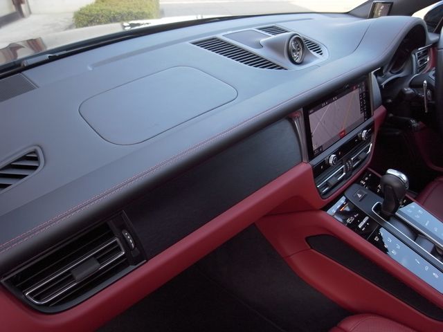 PORSCHE MACAN 2022 Image 31