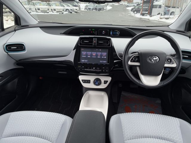 TOYOTA PRIUS 2016 Image 31