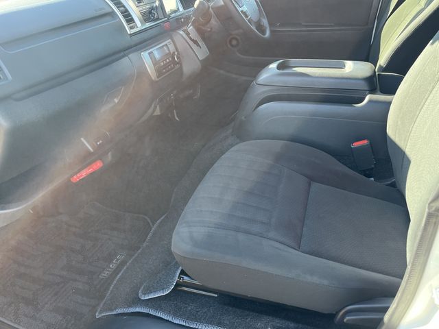 TOYOTA HIACE VAN 2WD 2021 Image 31