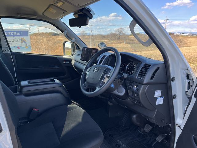 TOYOTA HIACE VAN 2WD 2021 Image 31