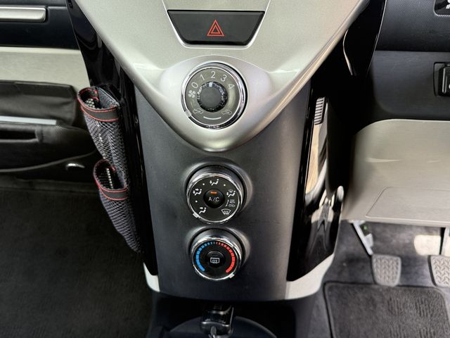 TOYOTA IQ 2011 Image 31