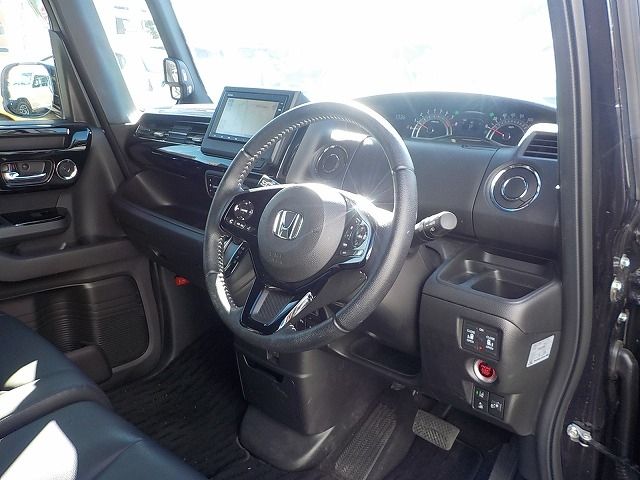 HONDA N BOX CUSTOM 2023 Image 31