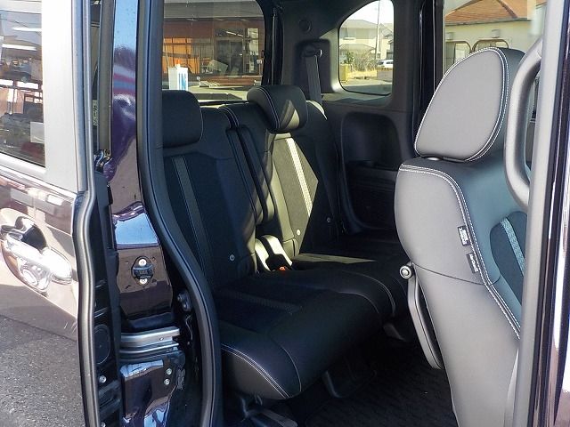 HONDA N BOX CUSTOM 2023 Image 31