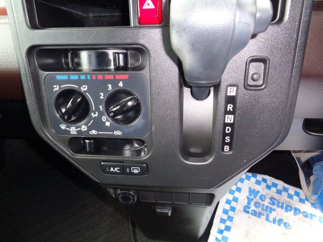 TOYOTA TANK 2018 Image 31