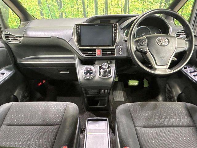 TOYOTA VOXY HYBRID 2015 Image 31