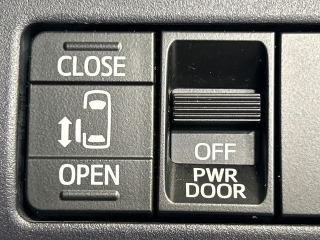 TOYOTA VOXY HYBRID 2015 Image 31