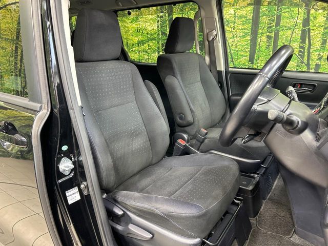 TOYOTA VOXY HYBRID 2015 Image 31