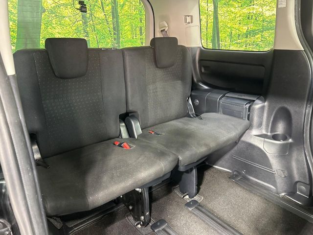 TOYOTA VOXY HYBRID 2015 Image 31