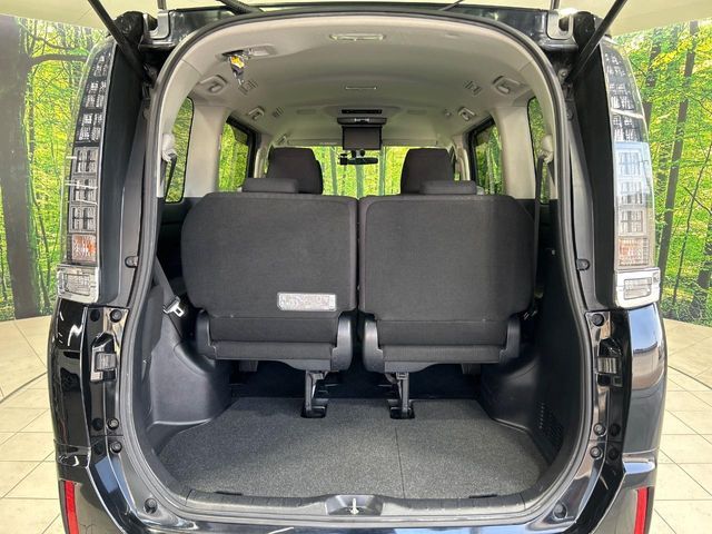 TOYOTA VOXY HYBRID 2015 Image 31