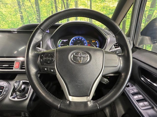 TOYOTA VOXY HYBRID 2015 Image 31