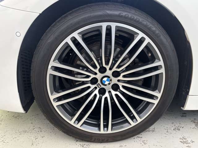 BMW 5SERIES SEDAN 2019 Image 31