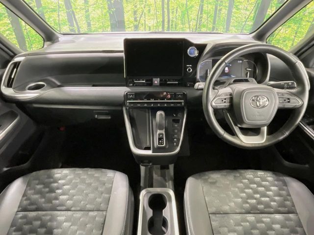 TOYOTA VOXY HYBRID 2023 Image 31