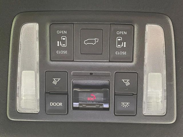 TOYOTA VOXY HYBRID 2023 Image 31