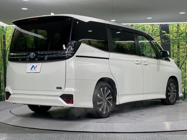 TOYOTA VOXY HYBRID 2023 Image 31