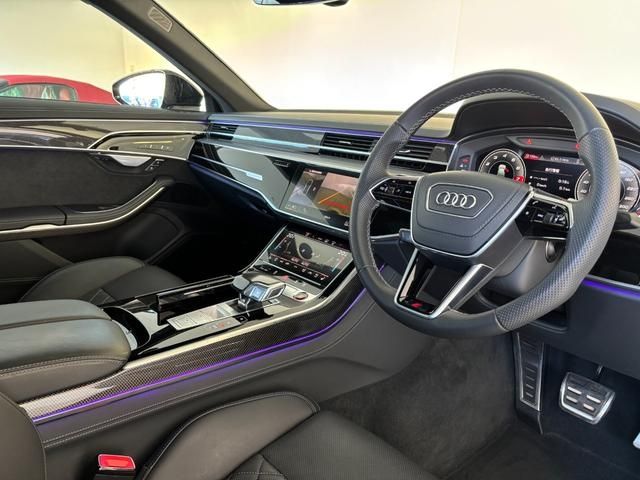 AUDI S8 2023 Image 31