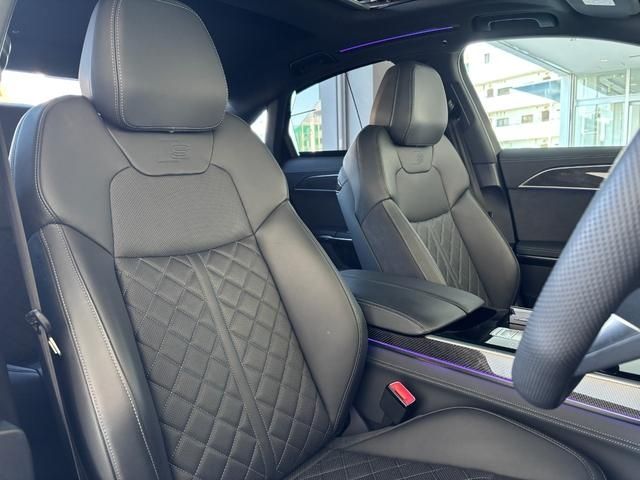 AUDI S8 2023 Image 31