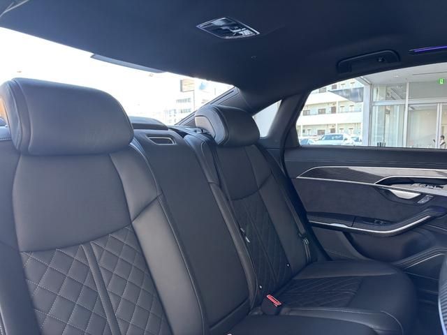 AUDI S8 2023 Image 31