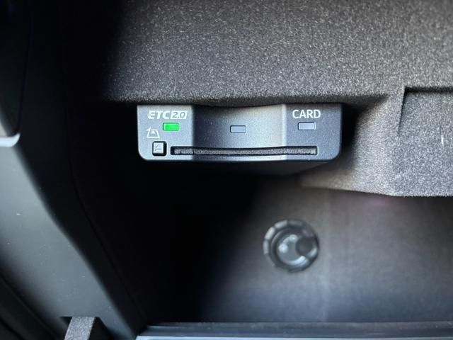 AUDI S8 2023 Image 31