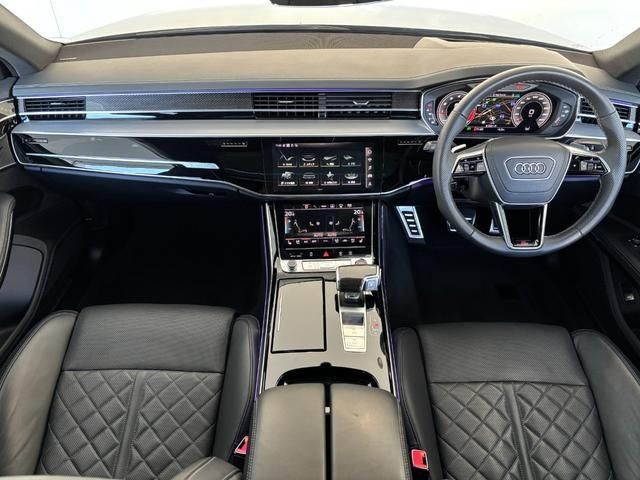 AUDI S8 2023 Image 31