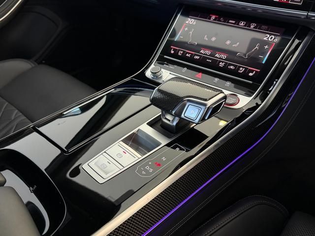 AUDI S8 2023 Image 31