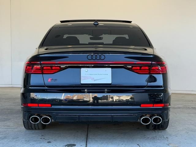 AUDI S8 2023 Image 31