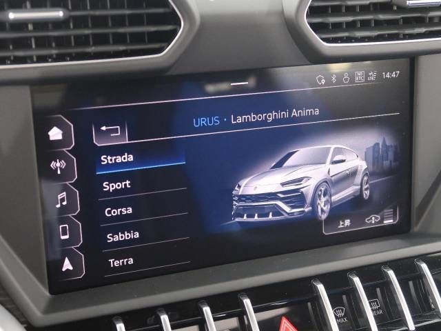 LAMBORGHINI URUS 2019 Image 31